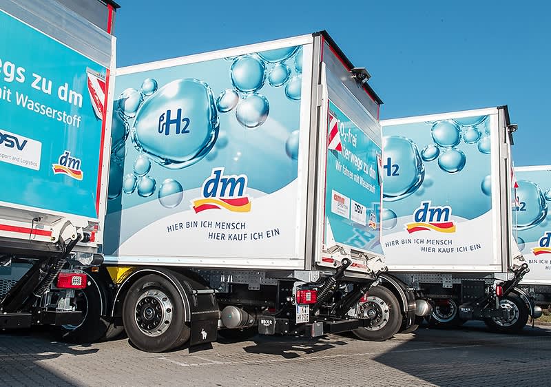 4 E-Trucks von dm