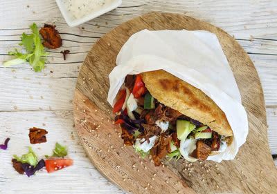 Fladenbrot gefüllt mit Gemüse