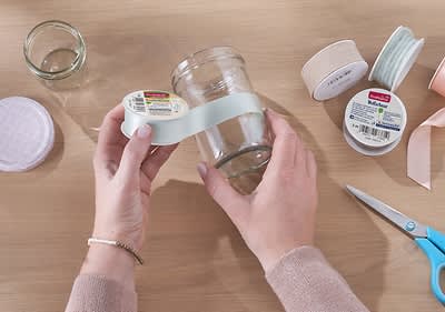 Geschenkband am Einmachglas festkleben