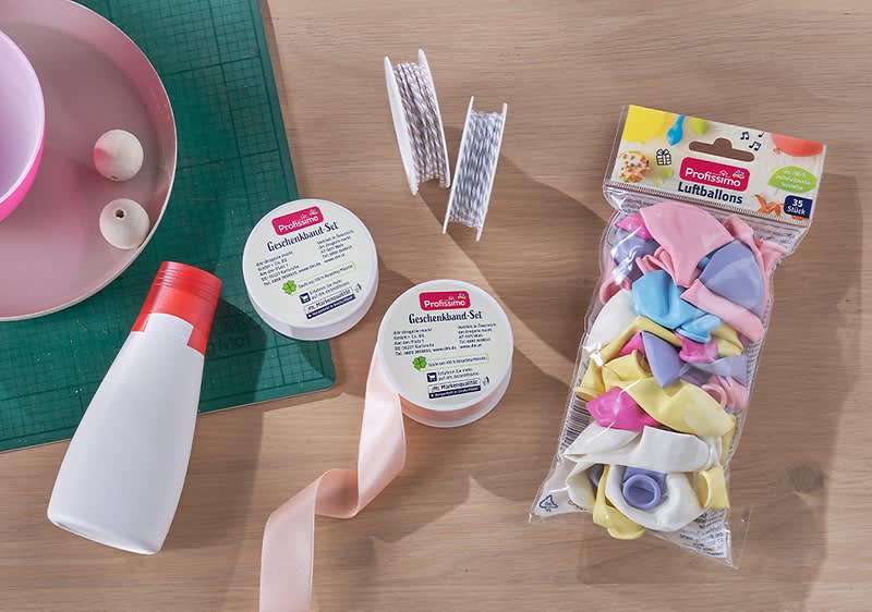 Bastelmaterialien liegen bereit