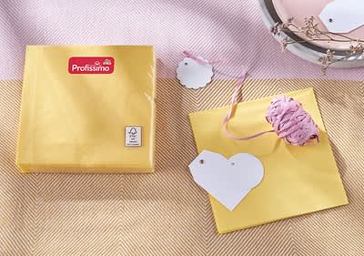 Bastelmaterialien liegen bereit