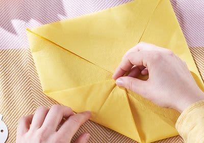 erneutes Falten der neue Entstandenen Ecken zum Mittelpunkt