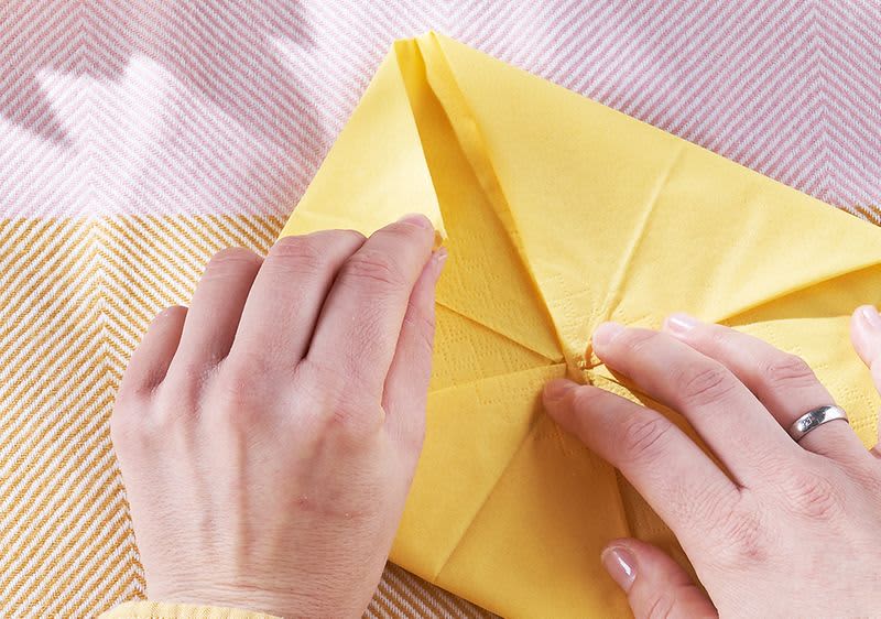 Erneutes Falten der Ecken zum Mittelpunkt