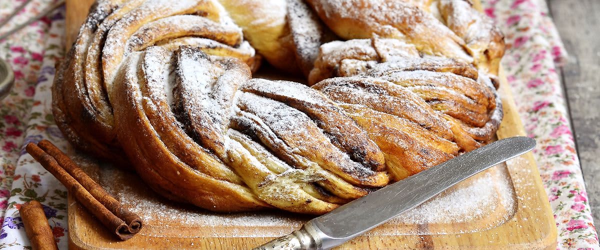 leckerer angeschnittener Osterkranz