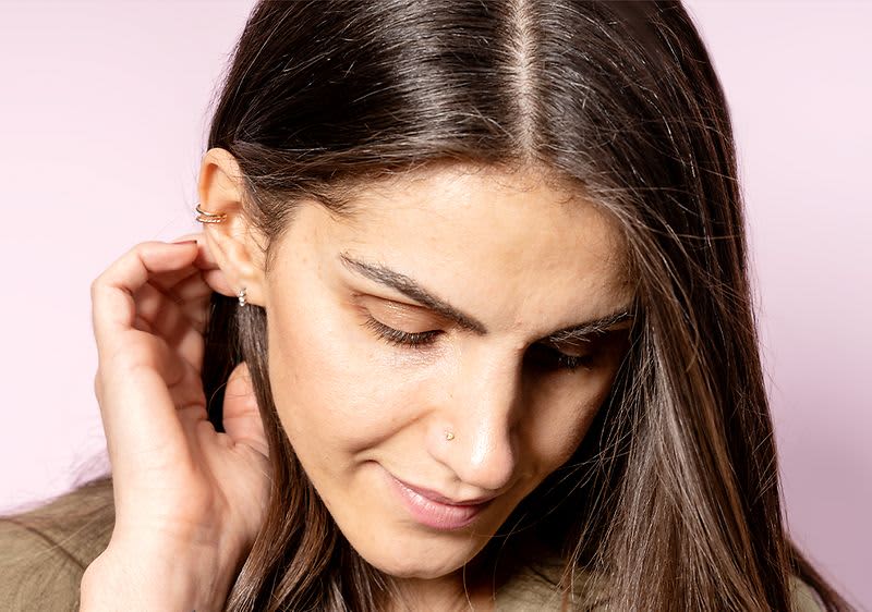 Frau mit langen braunen Haaren