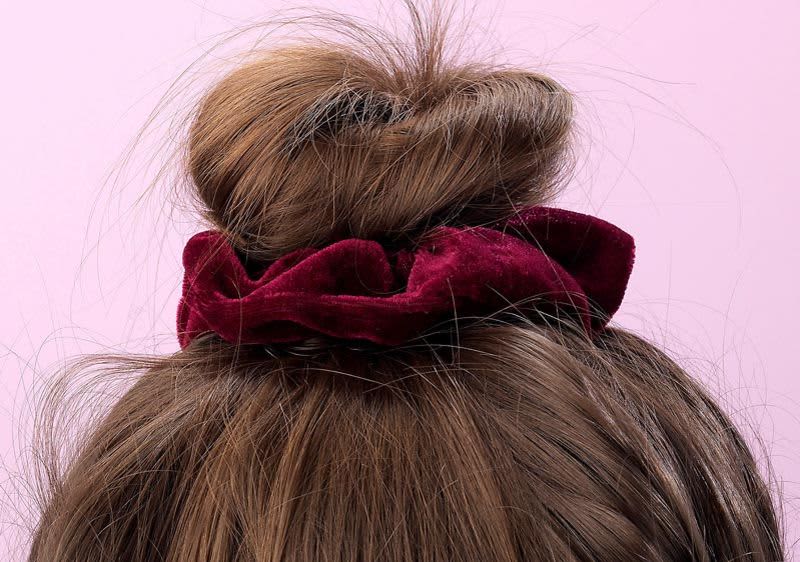 Dutt Frisur mit Scrunchie