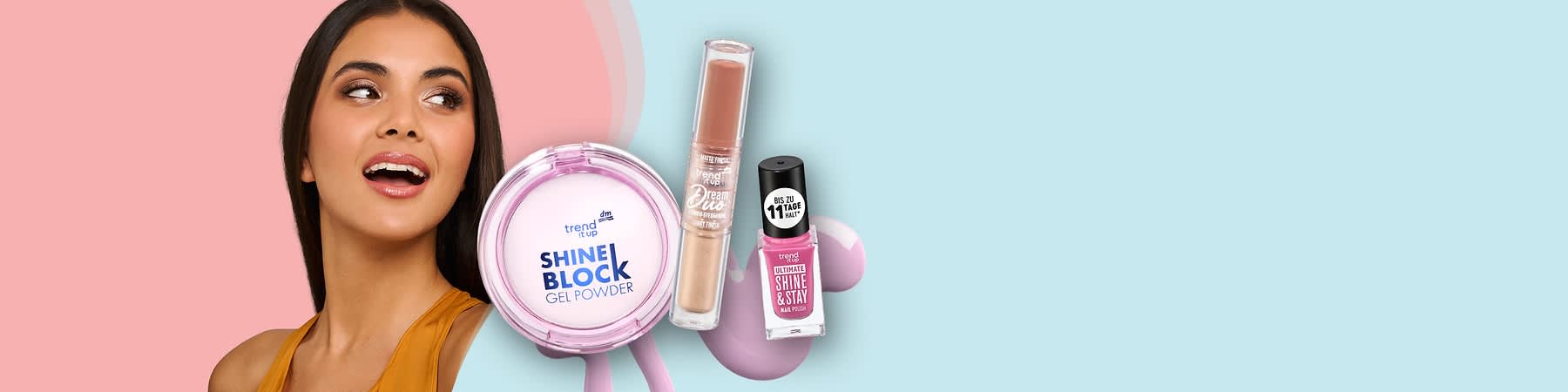 Porträt einer Frau mit dunkelbraunem, glattem Haar und gelbem Top neben drei Make-up-Produkten: ein rundes, transparentes Döschen mit der Aufschrift „trend it up SHINE BLOCK GEL POWDER“, ein fliederfarbener Nagellack mit Aufkleber „bis zu 11 Tage“ und ein Duo-Highlighter/Primer in einem transparenten Stiftgehäuse mit der Aufschrift „trend it up Dream Duo“, vor einem zweifarbigen Hintergrund in Rosa und Hellblau