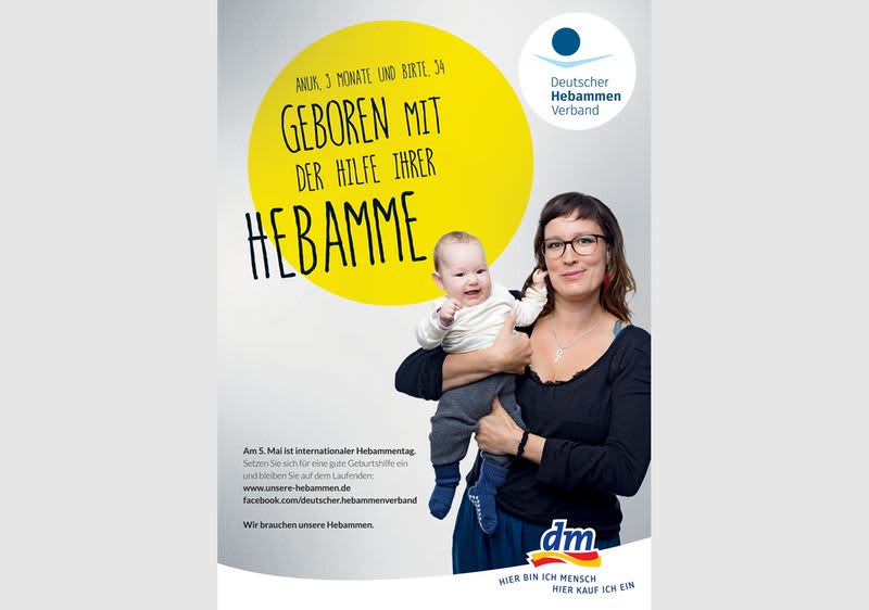 Plakat der Aktion "Geboren mit der Hilfe meiner Hebamme"