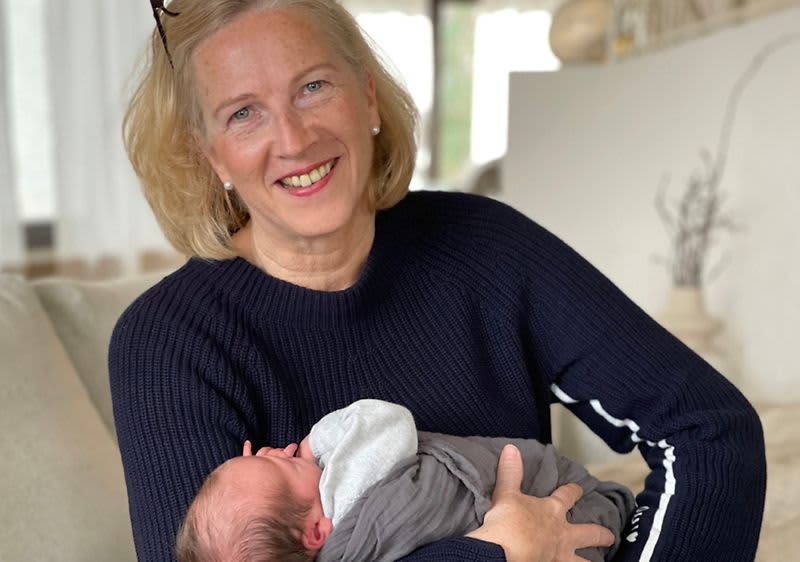 Manuela Burkhardt mit Baby im Arm