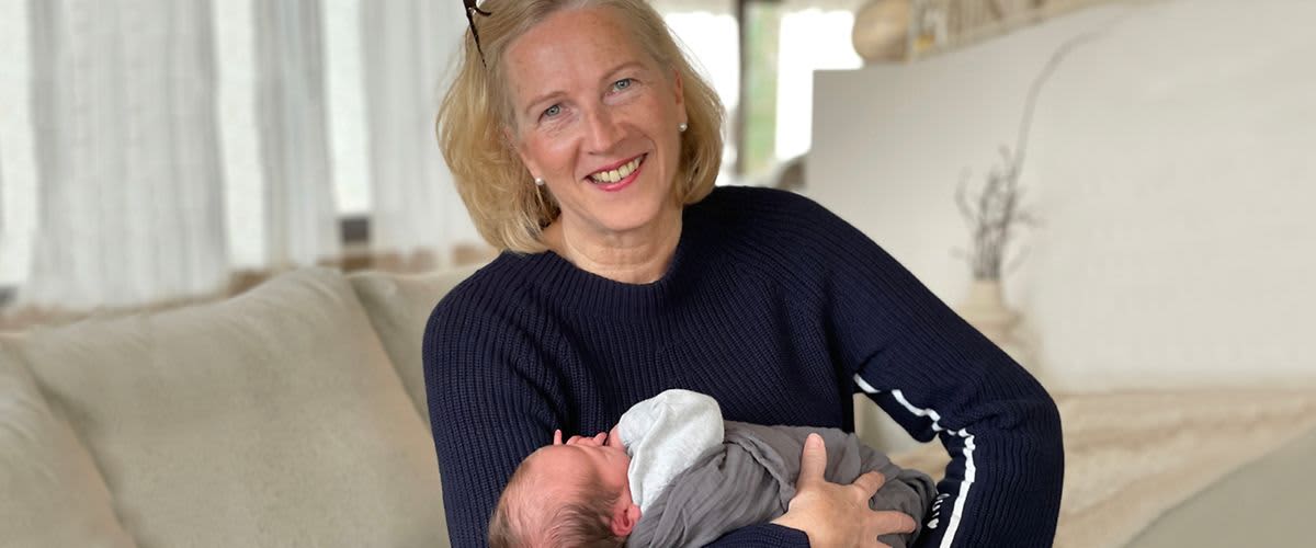 Manuela Burkhardt mit Baby im Arm