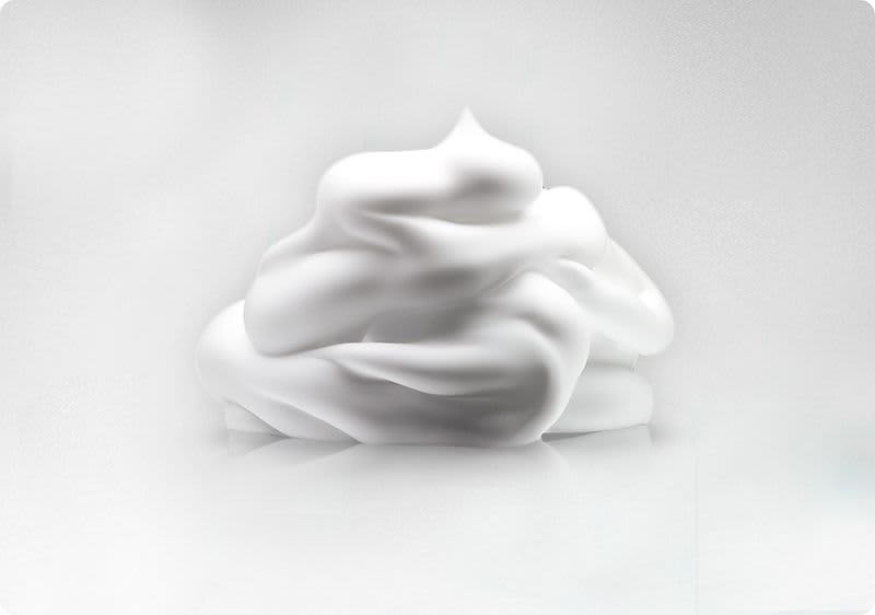 Das Rasiergel von Gillette für empfindliche Haut schäumt schnell auf und lässt sich leicht verteilen.