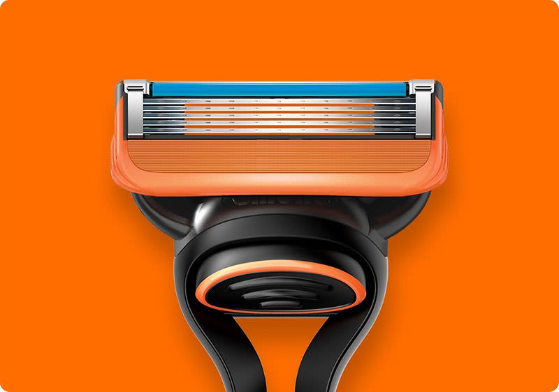 Die FlexBall™ Technologie des Gillette ProGlide Rasierers passt sich Gesichtskonturen an.