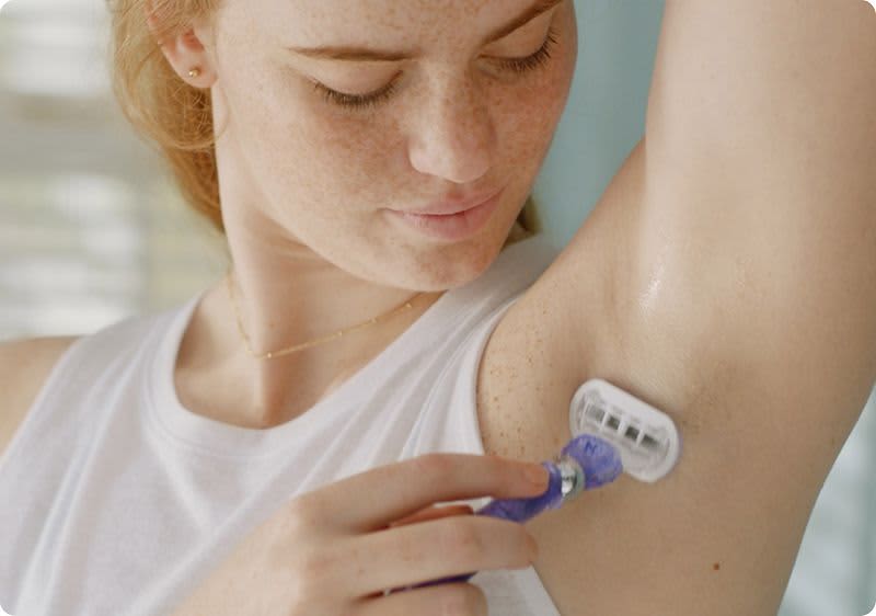 Der Gillette Venus Deluxe Rasierers hat fünf diamantähnlich beschichtete Klingen.