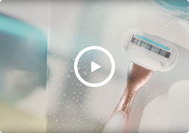 Im Video wird der Gillette Venus Deluxe Sensitive Rasierer präsentiert.