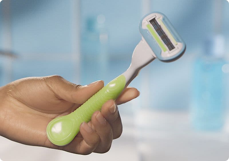 Das Soft-Grip-Handstück und mit 30 % recycltem Plastik bietet komfortablen Halt.
