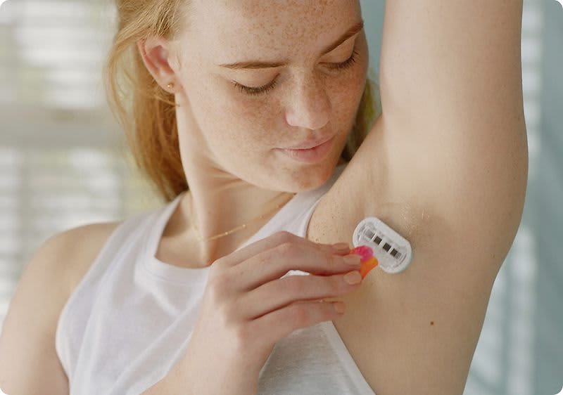 Die Klingen des Gillette Venus Snap Rasierers machen jeden Zug sanft und rasieren reibungslos gründlich.