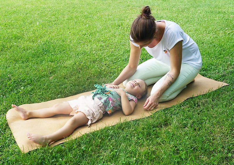 Atemübung Frau und Kind