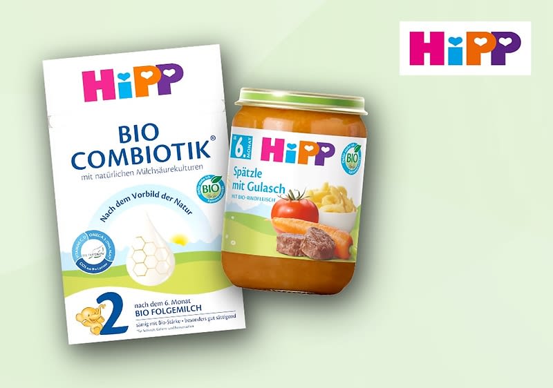Eine Packung Hipp Bio Combiotik Folgemilch mit der Aufschrift „Bio Combiotik mit natürlichen Milchsäurekulturen“ und ein Glas Hipp Spätzle mit Gulasch. Oben rechts das Hipp Logo