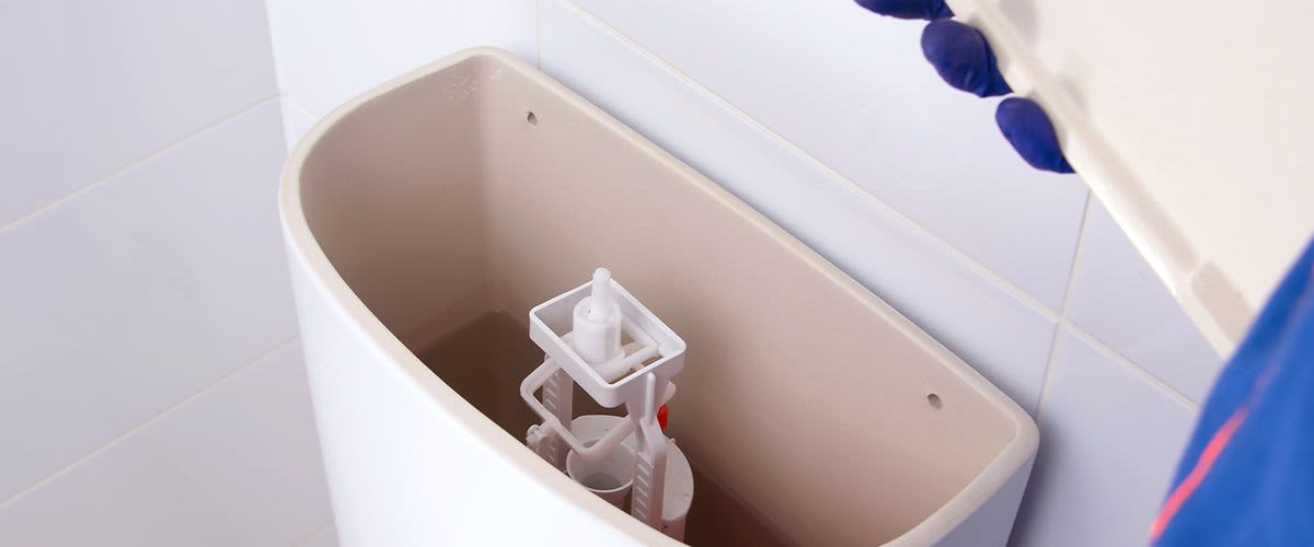 Spülkasten entkalken
