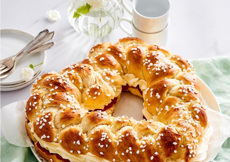 Hefeteigkranz in Herzform