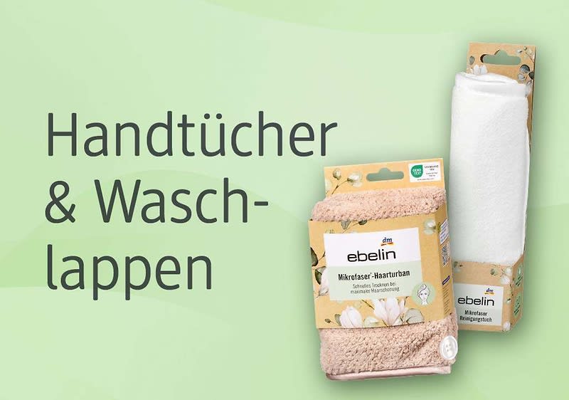 grüner Werbehintergrund mit schwarzem Text „Handtücher & Waschlappen“ und zwei verpackten ebelin-Mikrofaser-Produkten: vorne ein roséfarbener Mikrofaser-Haarturban, rechts ein weißer Mikrofaser-Waschlappen