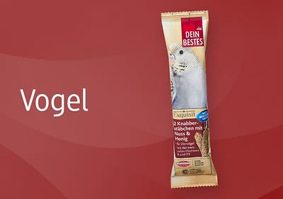 Eine Verpackung der Marke Dein Bestes mit einem Bild eines Wellensittichs, die Exquisit 2 Knabberstäbchen mit Nuss & Honig enthält, auf der steht Für Wellensittiche und andere Vögel, Mit wertvollen Vitaminen und Jod, daneben der Schriftzug Vogel auf rotem Hintergrund