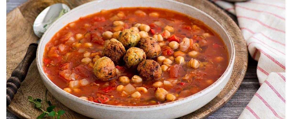 Gusta juha od slanutka i rajčice s falafelom