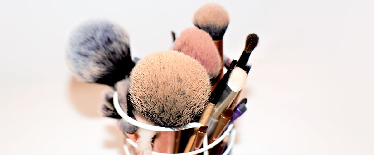 Pravilno očistite pribor za šminkanje