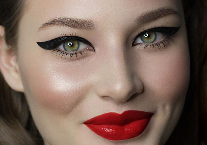 Cat eye look