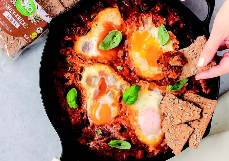 Shakshuka sa sušenim rajčicama i crvenim grahom