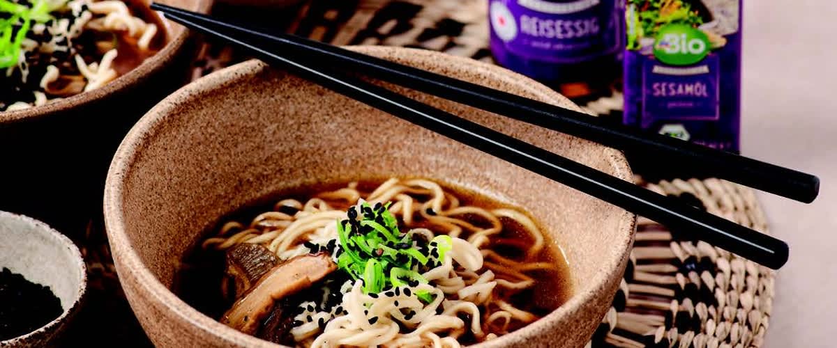 Brzi ramen sa sušenim vrganjima i dmBio Mie noodelsima