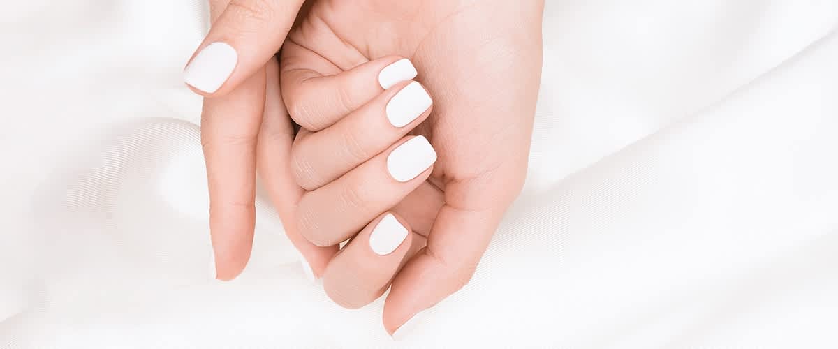 Nokti bijele boje