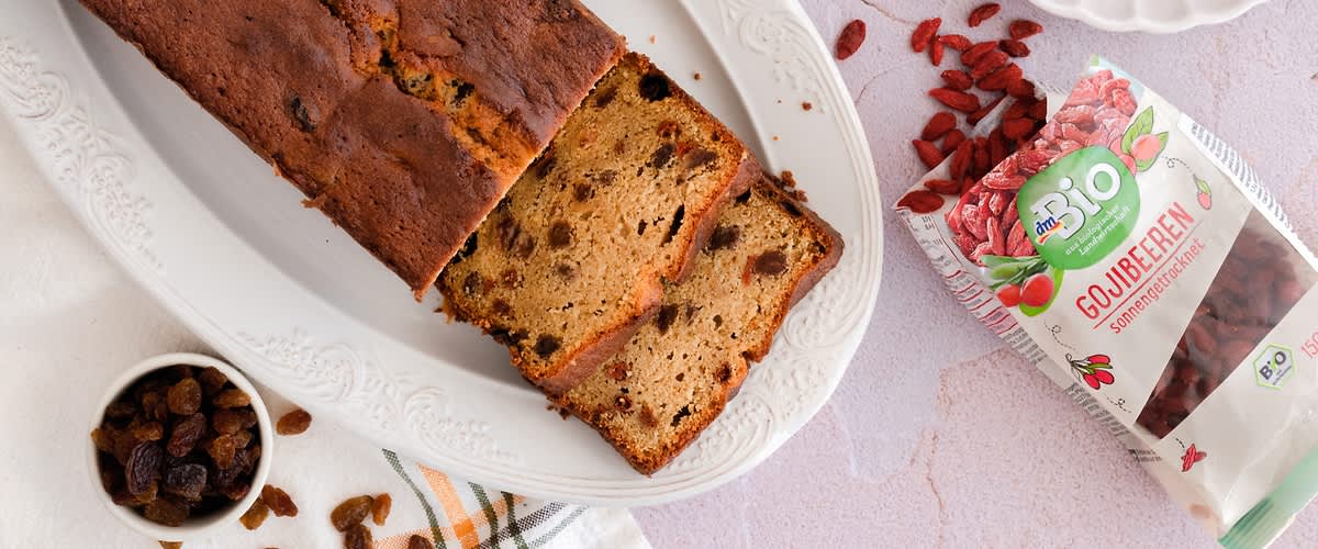 Čajni Kolač s goji bobicama i grožđicama