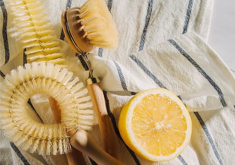 Proizvodi za čišćenje na kuhinjskoj krpi