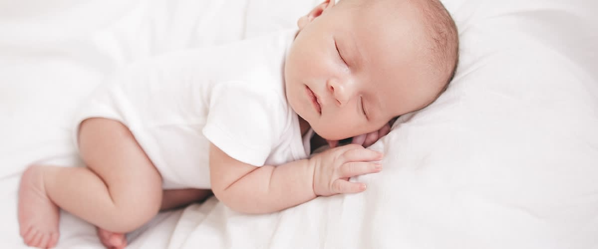 Beba koja spava
