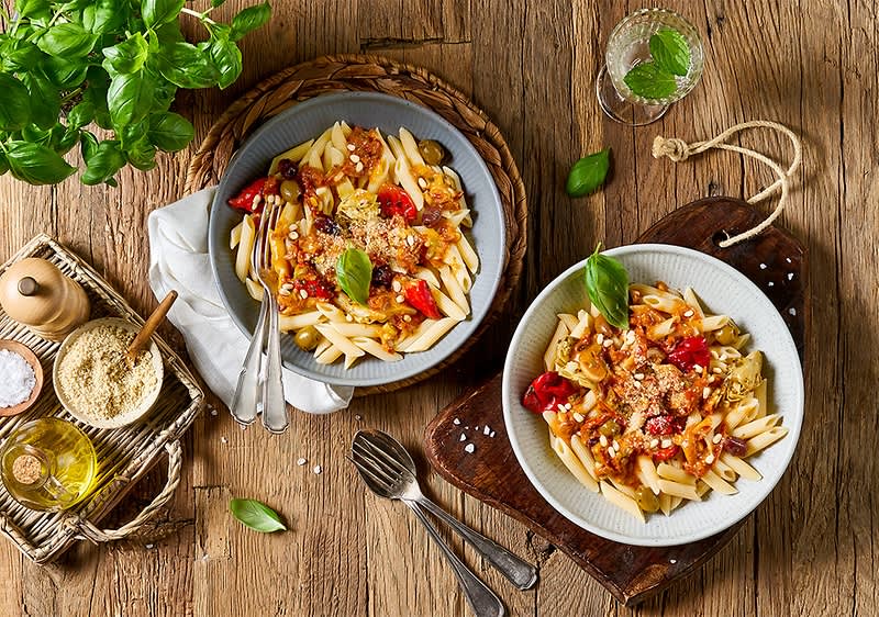 Veganska tjestenina s antipasti-mixom