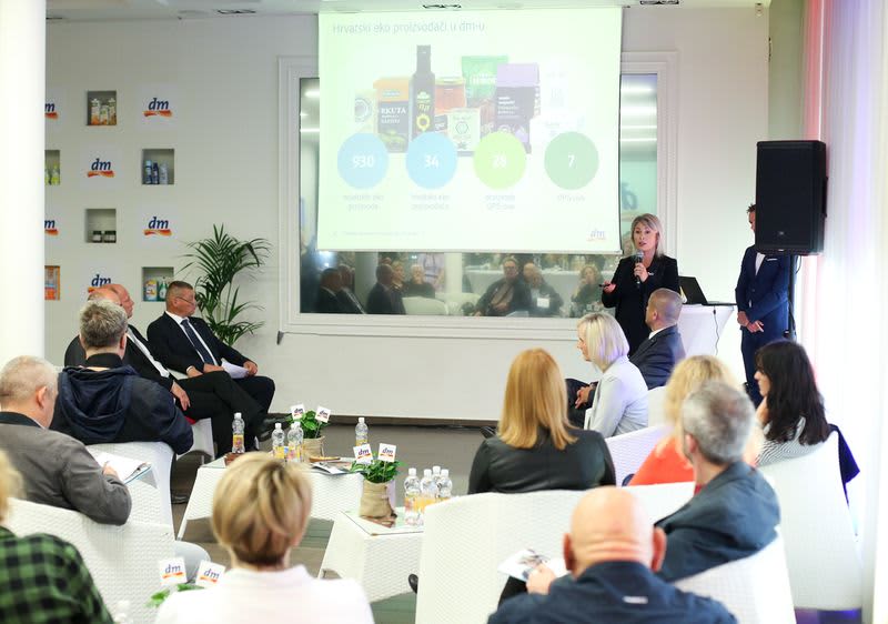 scena s dm press konferencije