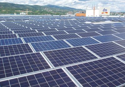 fotočelije solarne elektrane na dm centrali u Zagrebu