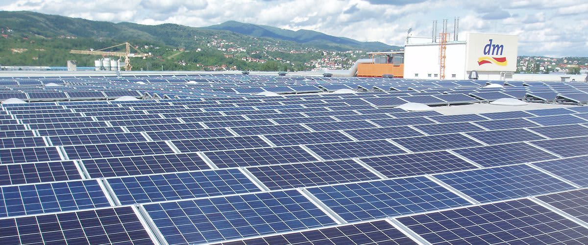 fotočelije solarne elektrane na dm centrali u Zagrebu