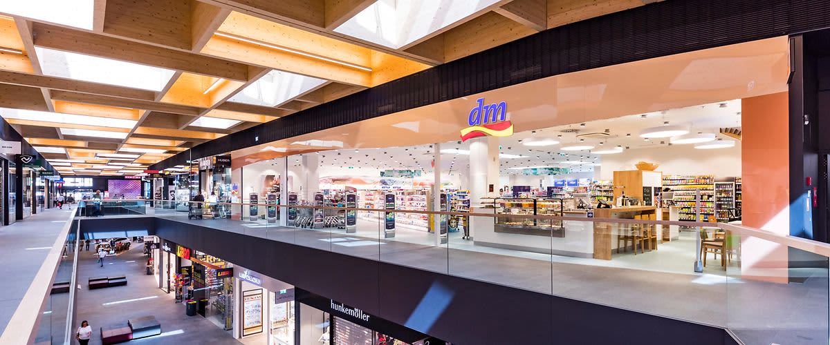 dm prodavaonica u jednom shopping centru.