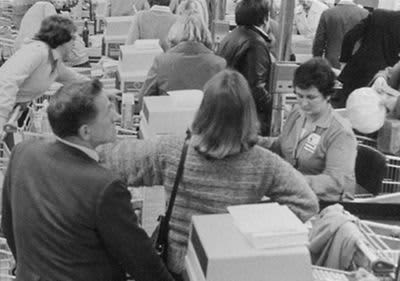 Crno-bijela fotografija dm prodavaonice (70-e)