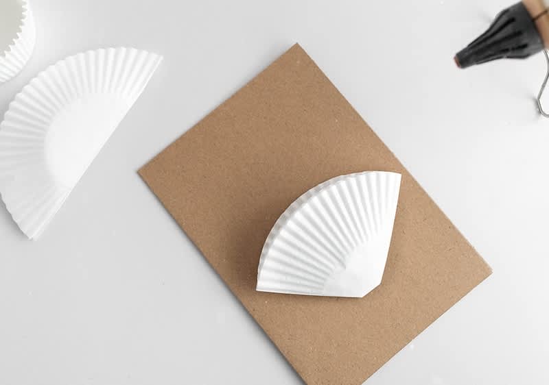 Kalup za muffine ljepilom zalijepite na čestitku