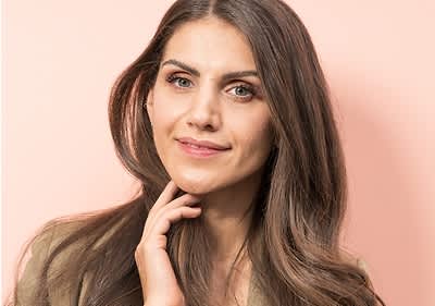 Žena smeđe kose