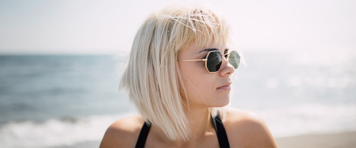 Žena s Long Bob frizurom