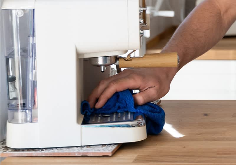 Aparat za kavu bijeli