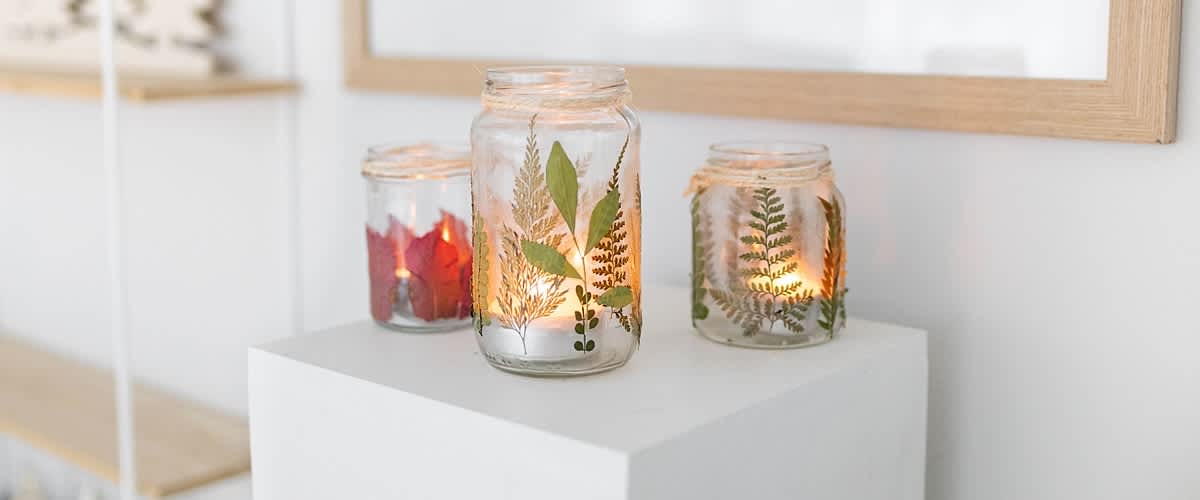 DIY svijećnjaci ukrašeni jesenskim lišćem