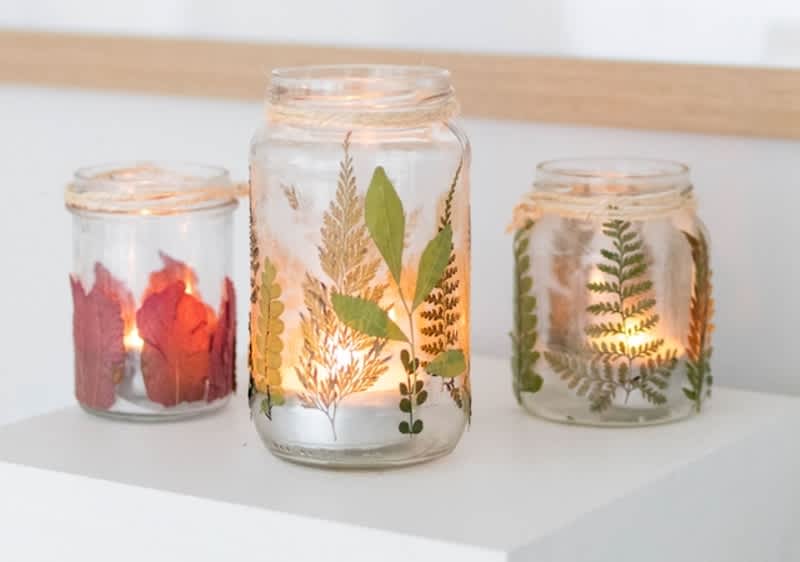 DIY svijećnjaci ukrašeni jesenskim lišćem