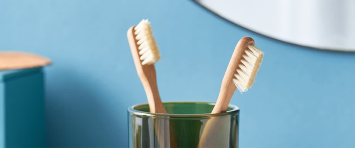 Četkice za zube u čaši