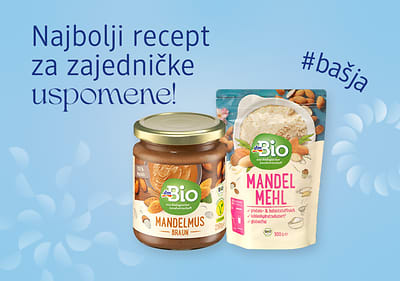 Dva proizvoda za pečenje kolača na plavoj pozadini s bijelim pahuljicama