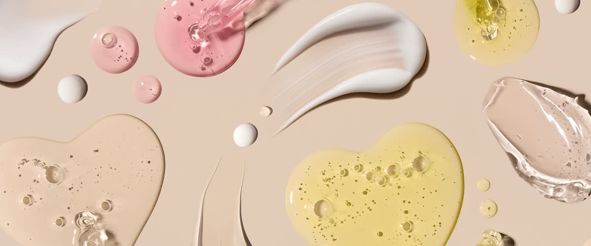 razlićite teksture proizvoda za njegu lica na bež podlozi